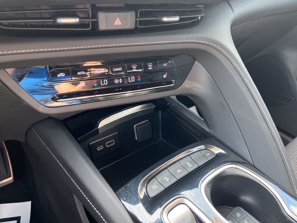 Used 2023 Buick Envision Preferred w/ Sport Touring Package AWD/4WD image 19