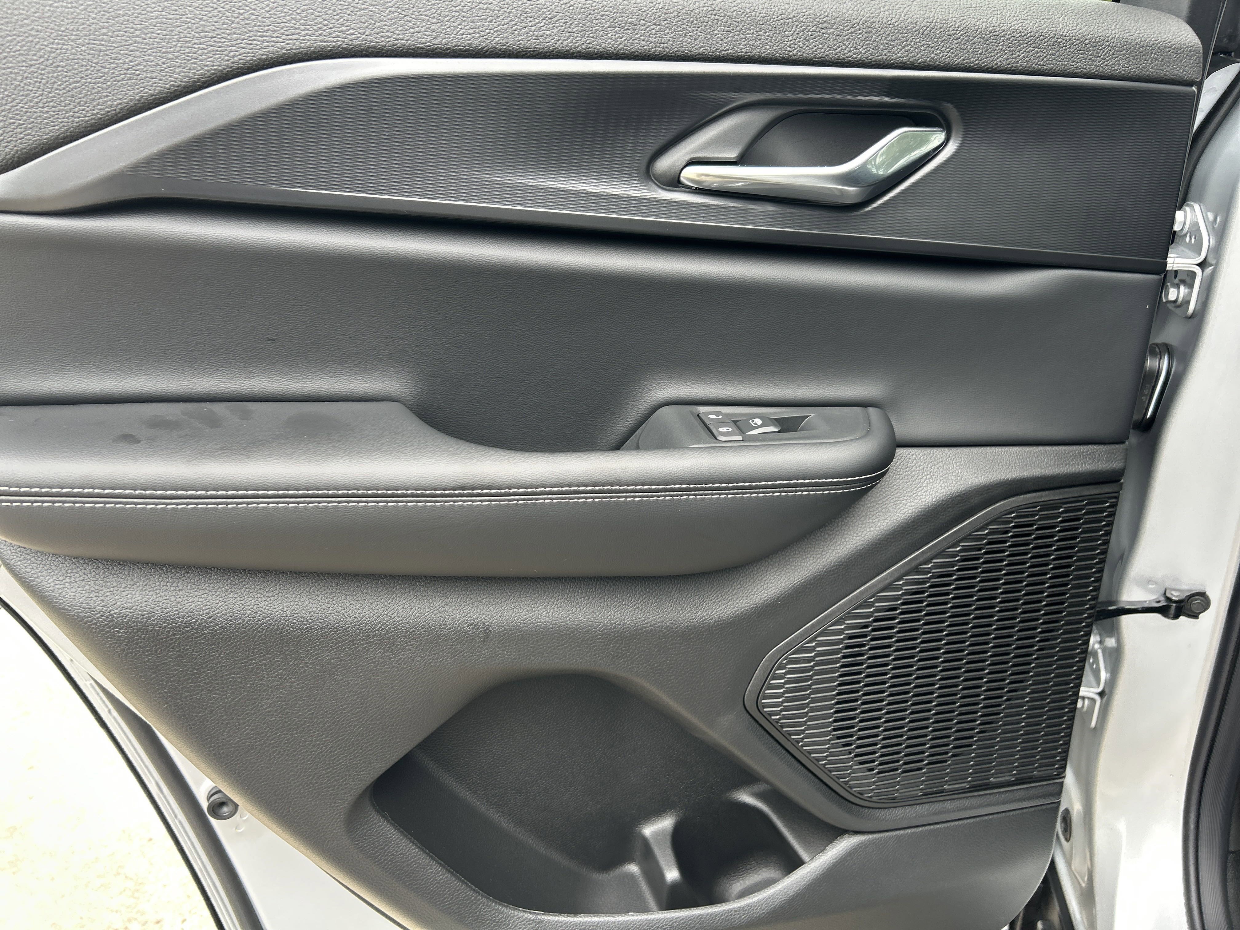 New 2025 Jeep Grand Cherokee Altitude image 22