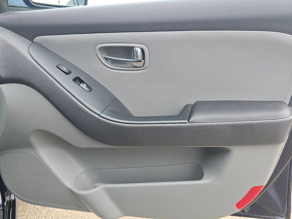 Used 2010 Hyundai Elantra GLS image 17