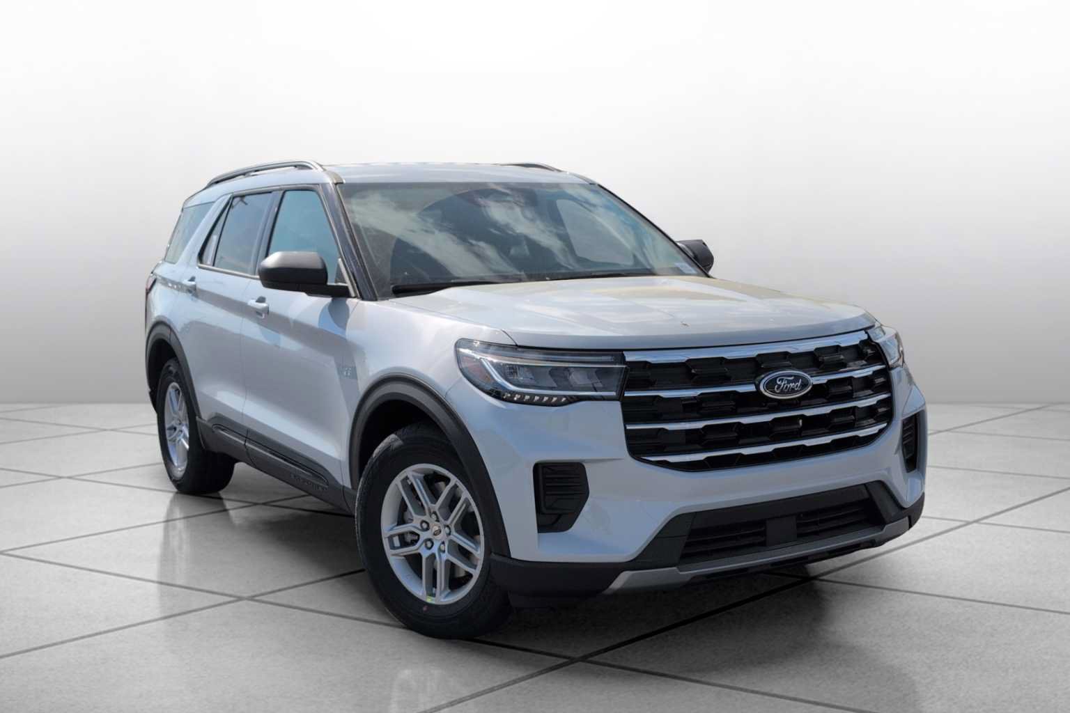 New 2026 Ford Explorer Active RWD image 2