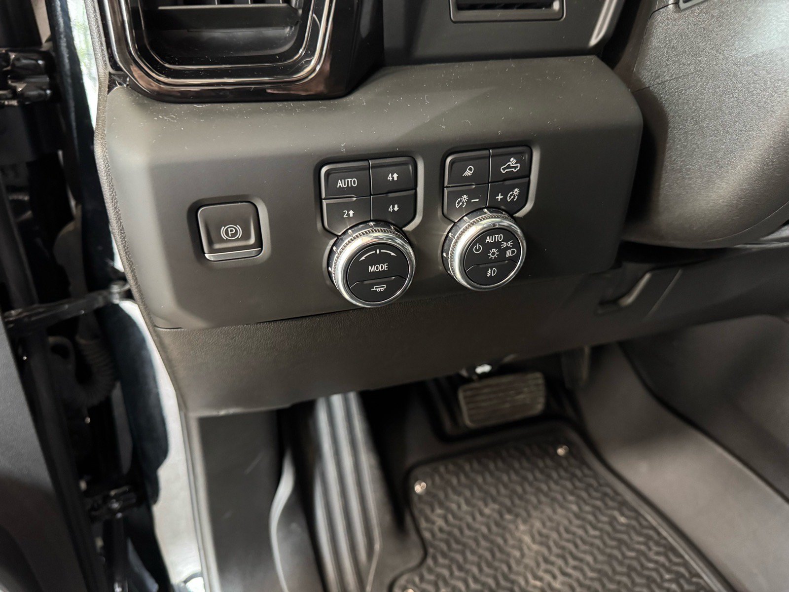 Certified 2024 GMC Sierra 2500 AT4 w/ AT4 Preferred Package AWD/4WD image 18