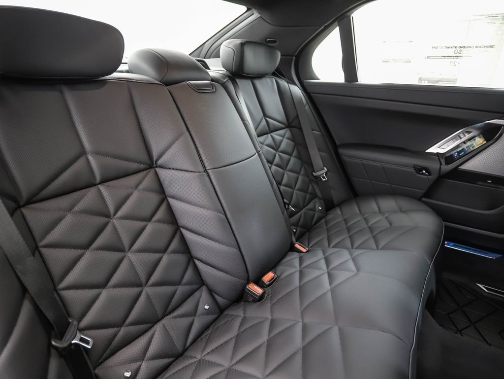 New 2026 BMW 740i xDrive w/ Premium Package image 28