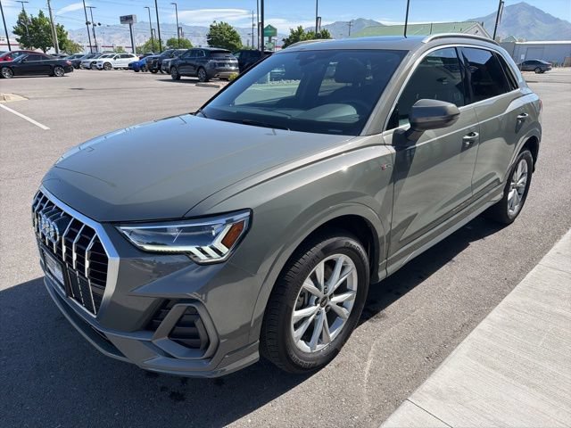 Used 2023 Audi Q3 2.0T Premium w/ Convenience Package AWD/4WD image 3