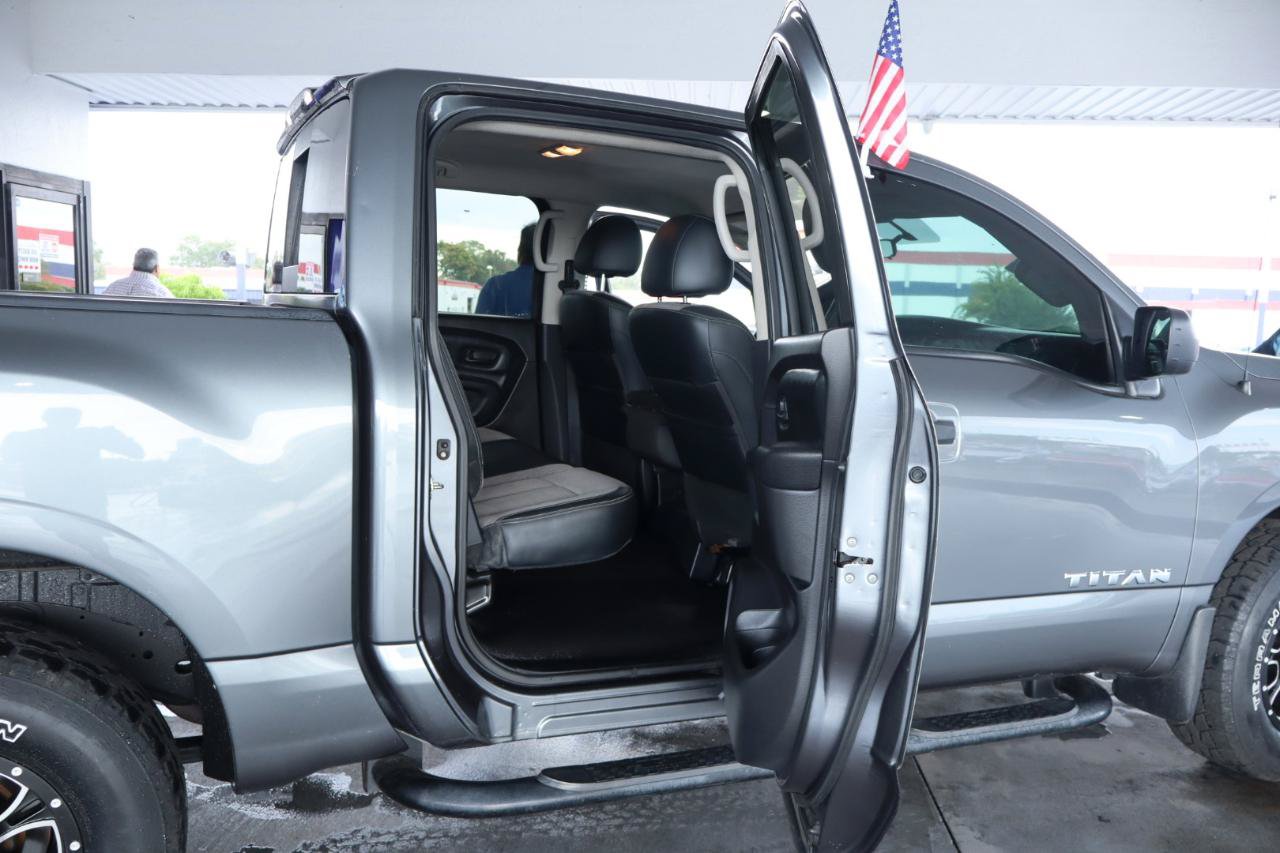 Used 2017 Nissan Titan S AWD/4WD image 33