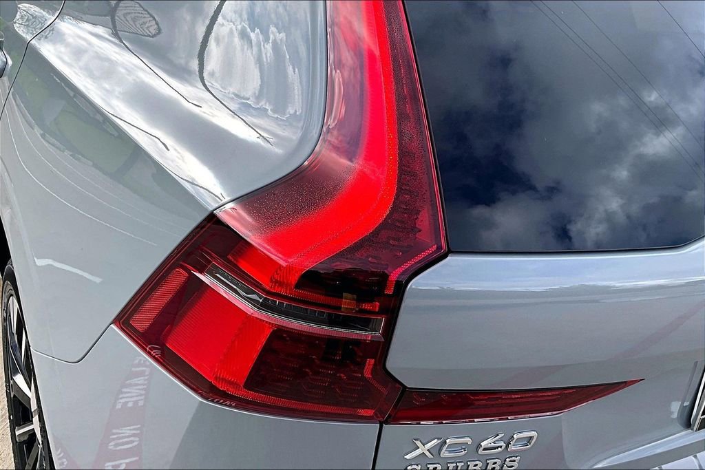 New 2026 Volvo XC60 B5 Plus AWD/4WD image 43