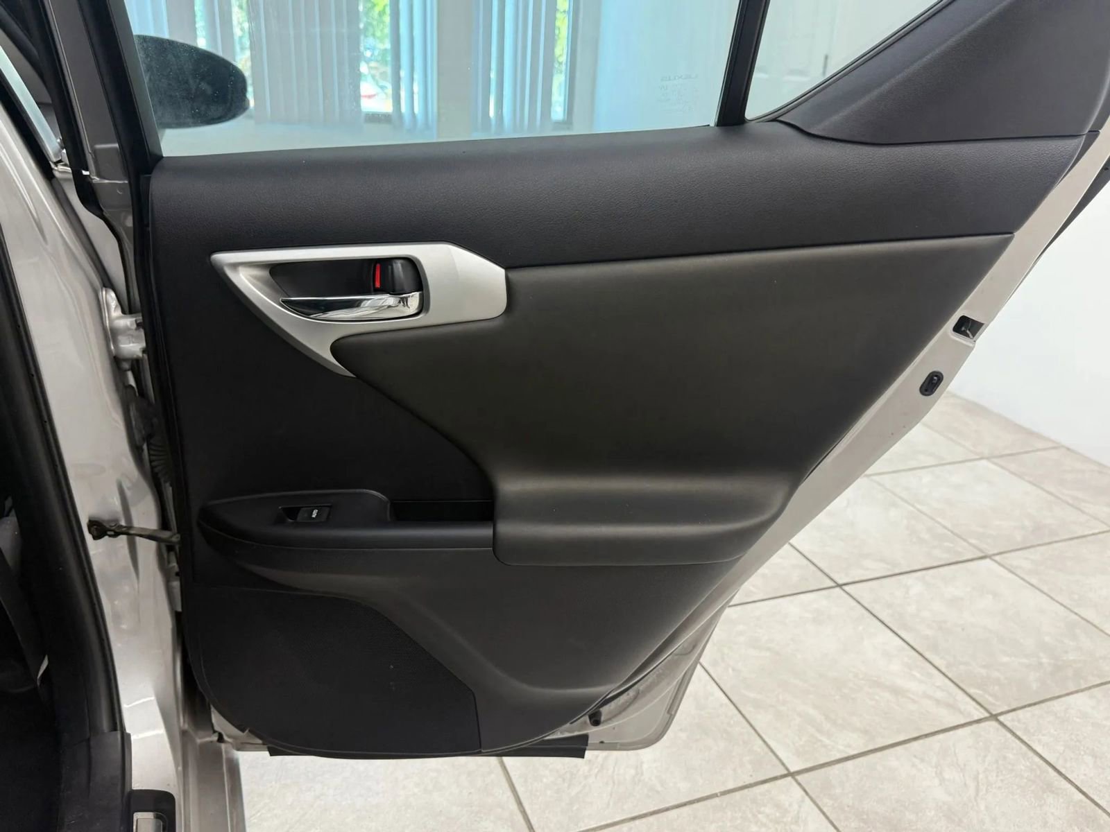 Used 2011 Lexus CT 200h Premium image 20