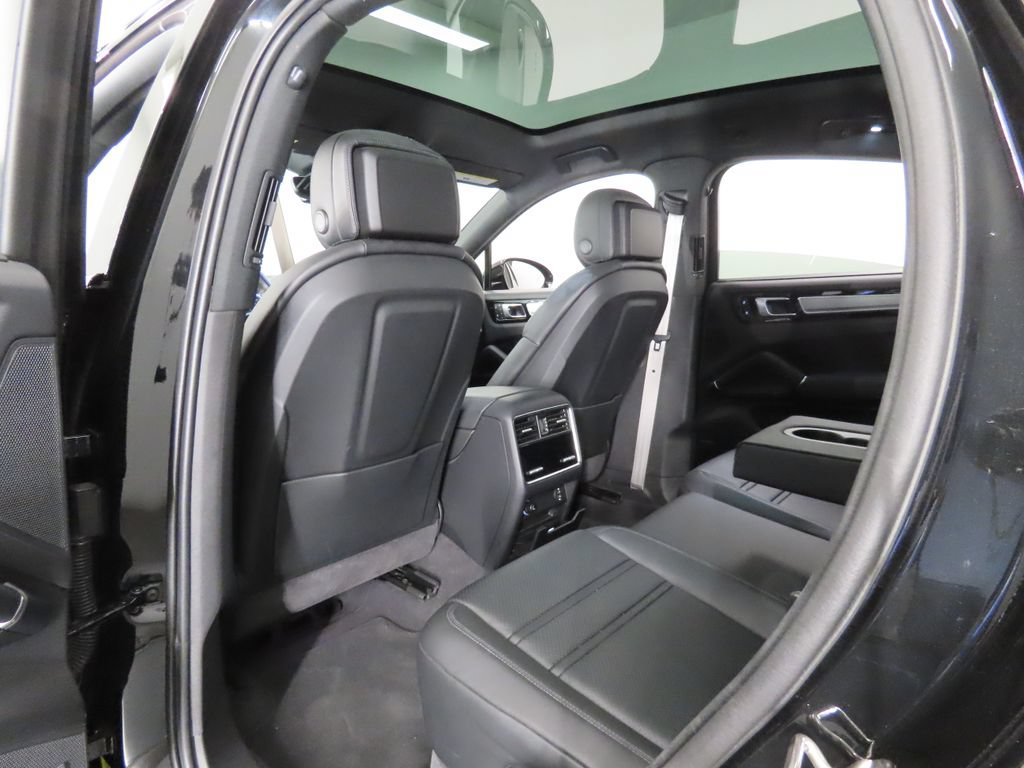 Certified 2023 Porsche Cayenne Coupe AWD/4WD image 46