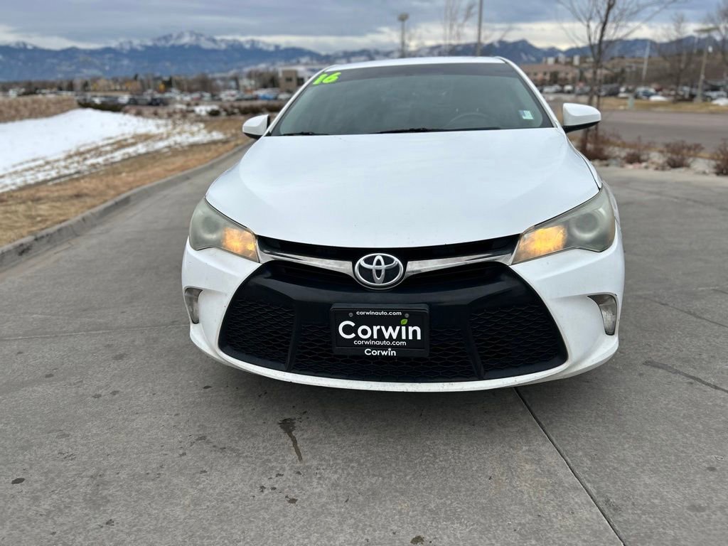 Used 2016 Toyota Camry SE image 2