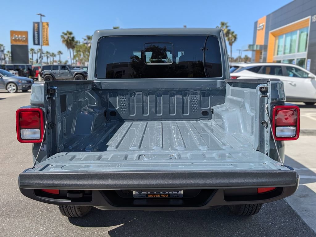 Used 2026 Jeep Gladiator Sport image 4