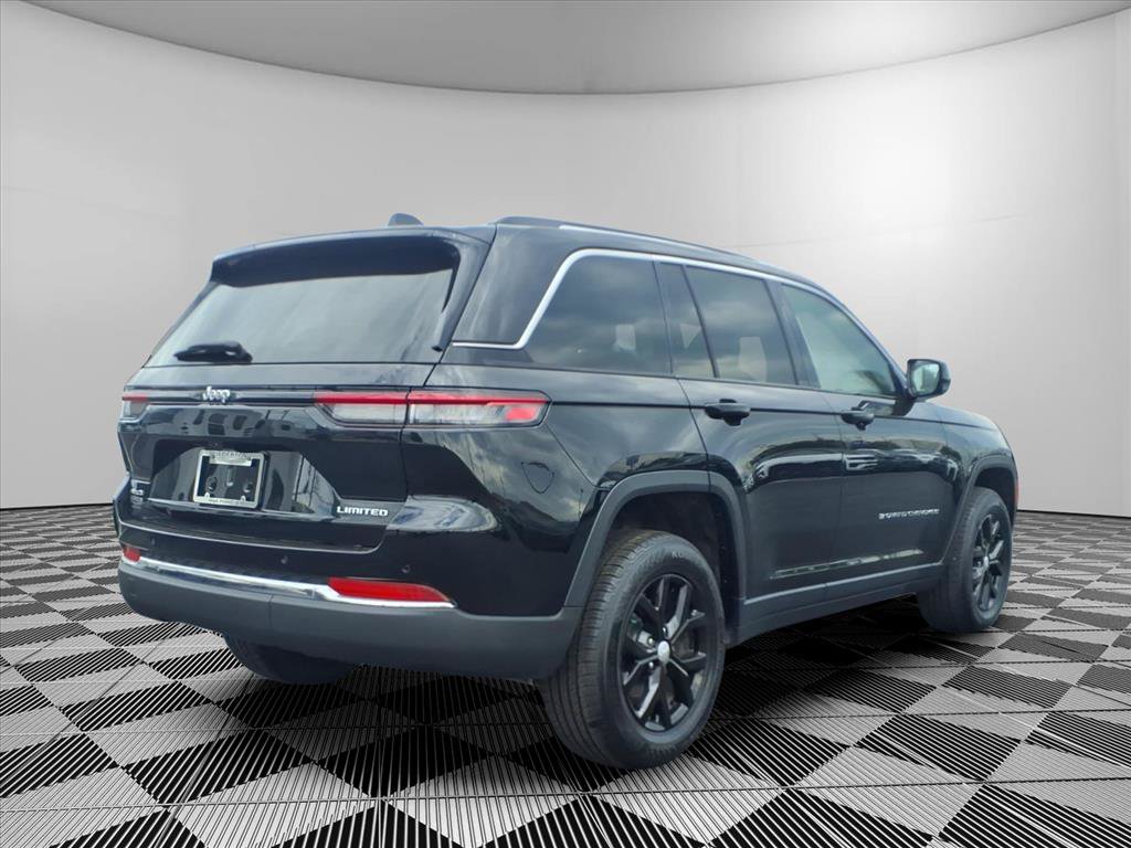 Used 2023 Jeep Grand Cherokee Limited AWD/4WD image 29
