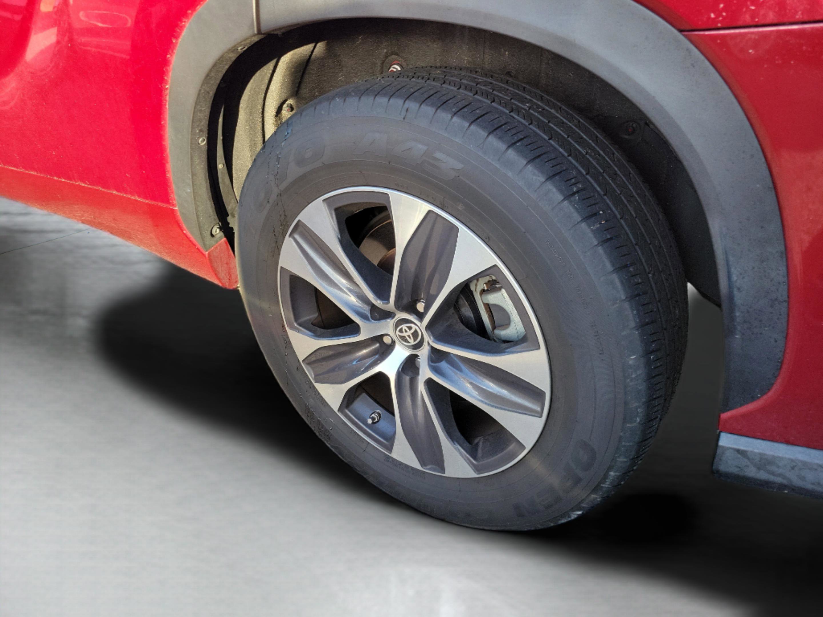 Used 2023 Toyota Highlander XLE image 25