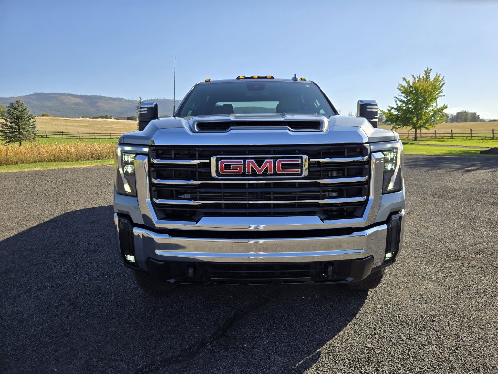 Used 2024 GMC Sierra 3500 SLT image 2