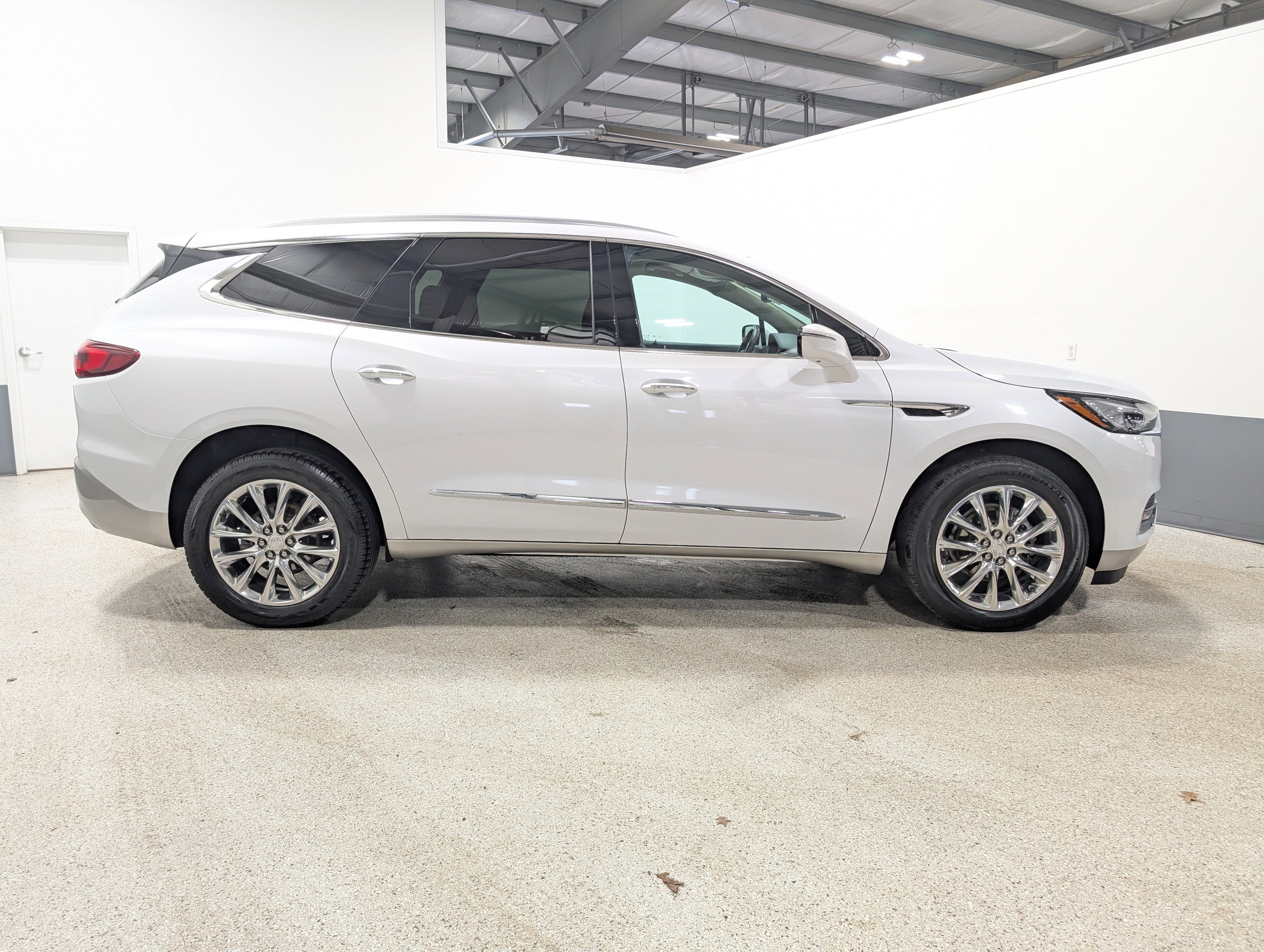 Used 2021 Buick Enclave Premium w/ Surround and Sites Package image 2