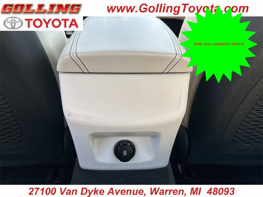 Used 2020 Genesis G70 2.0T Sport image 14