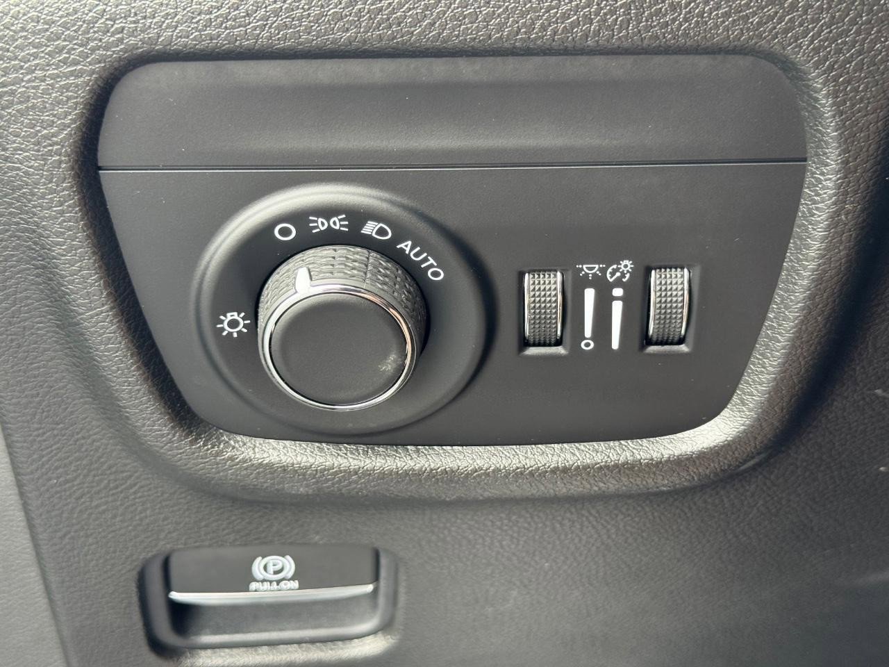 Used 2021 Jeep Grand Cherokee L Laredo w/ Luxury Tech Group I image 23