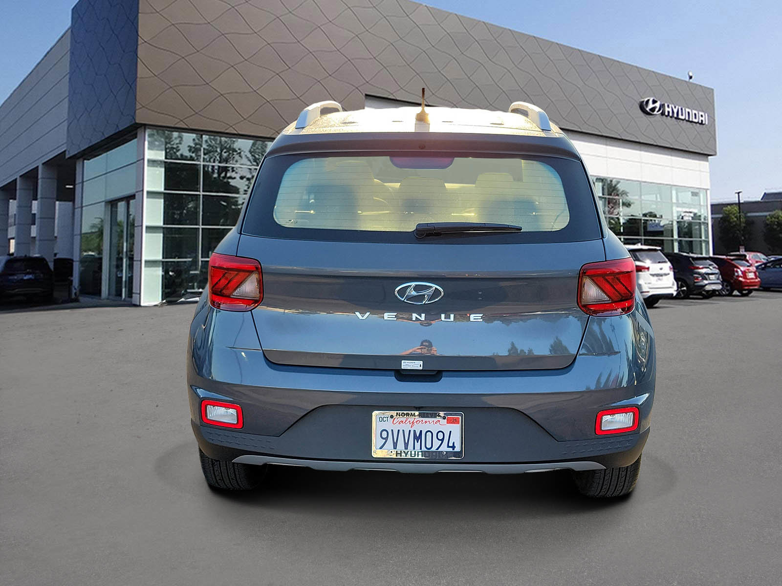 Certified 2025 Hyundai Venue SEL FWD image 4