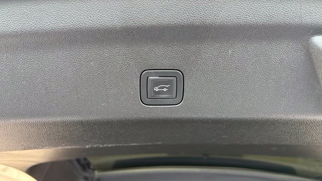 Used 2025 Chevrolet Suburban Z71 AWD/4WD image 7