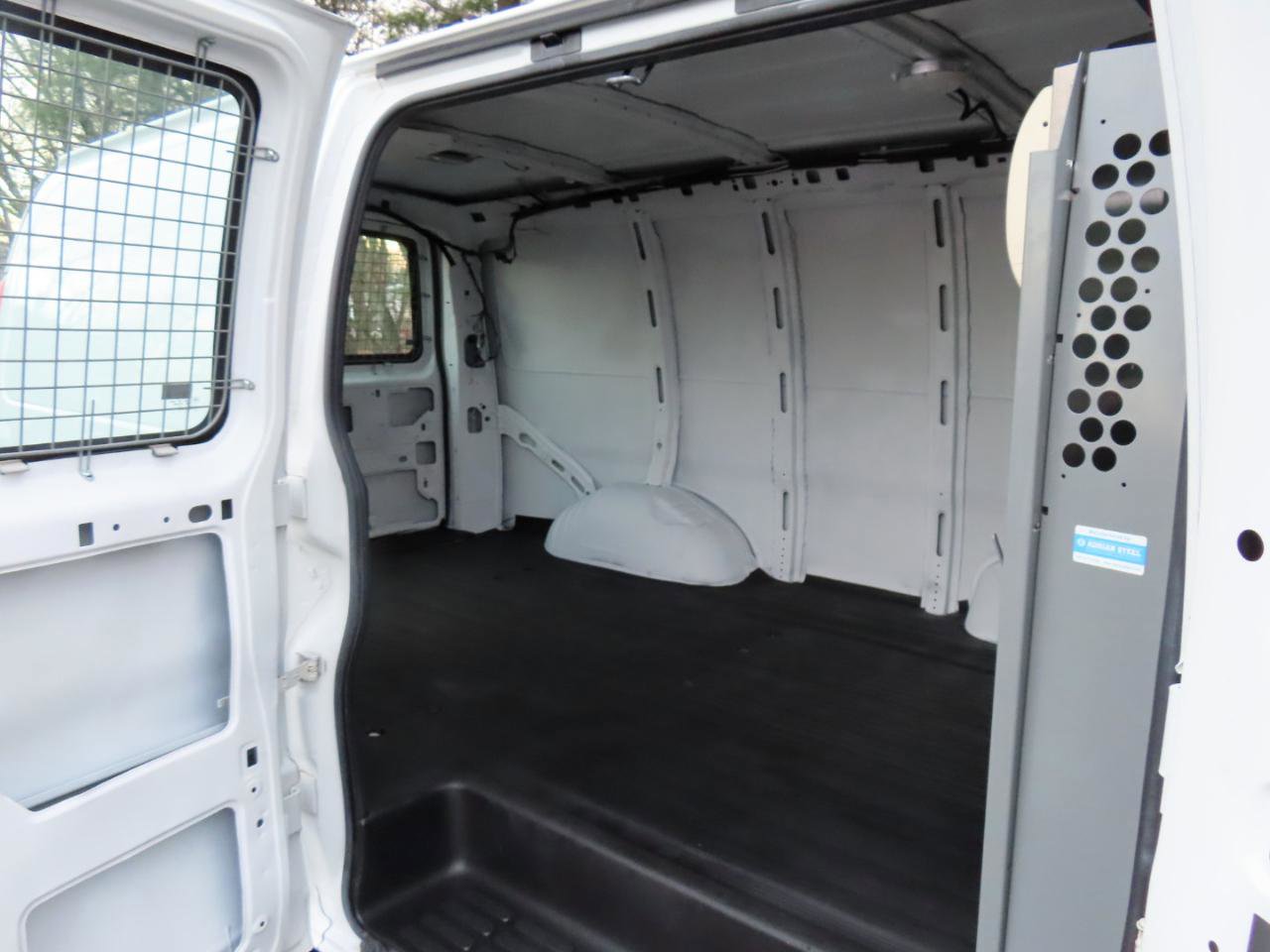 Used 2013 Chevrolet Express 2500 RWD image 12
