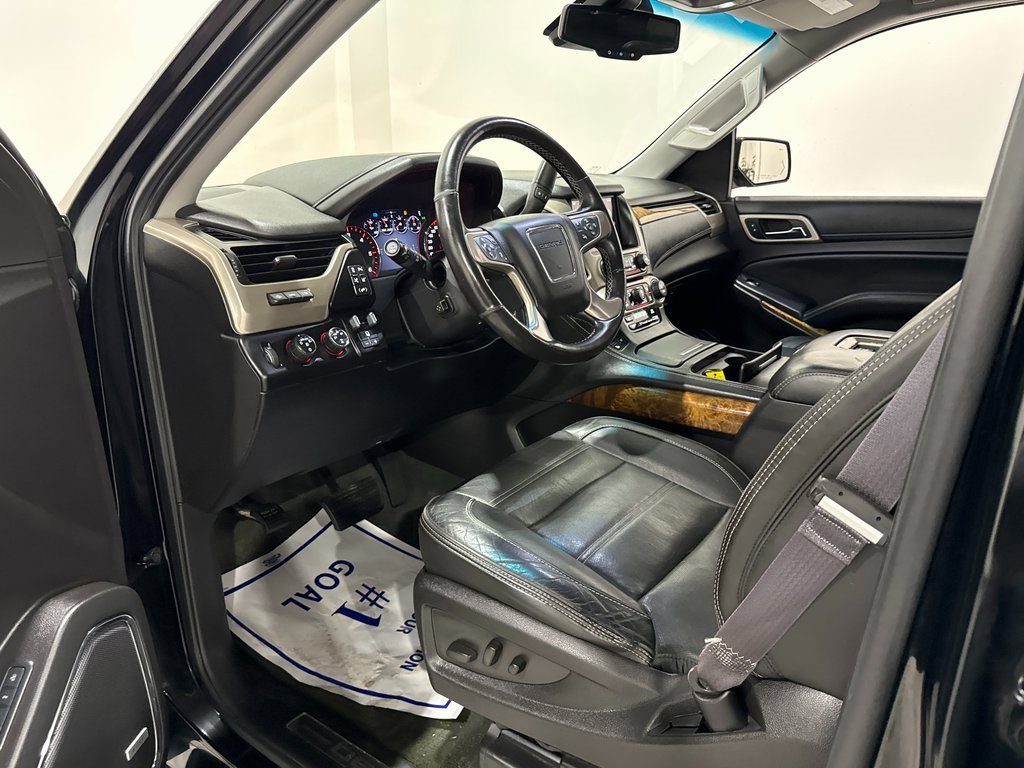 Used 2015 GMC Yukon Denali w/ Premium Package image 17