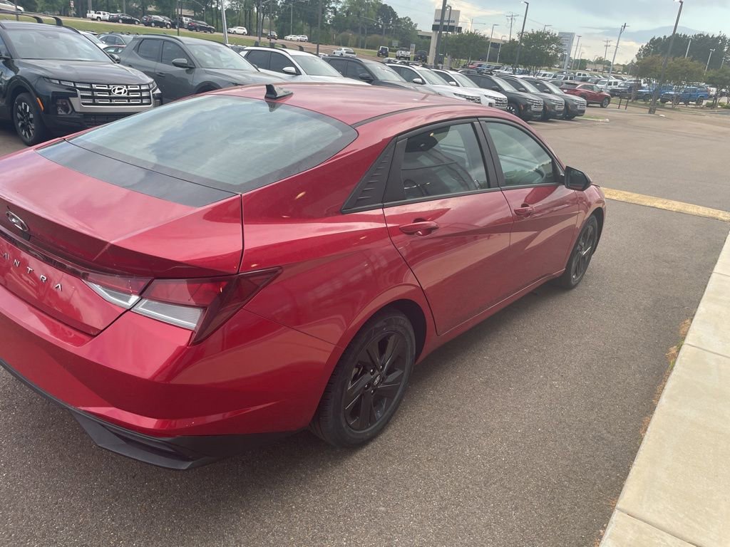 Used 2023 Hyundai Elantra SEL image 9