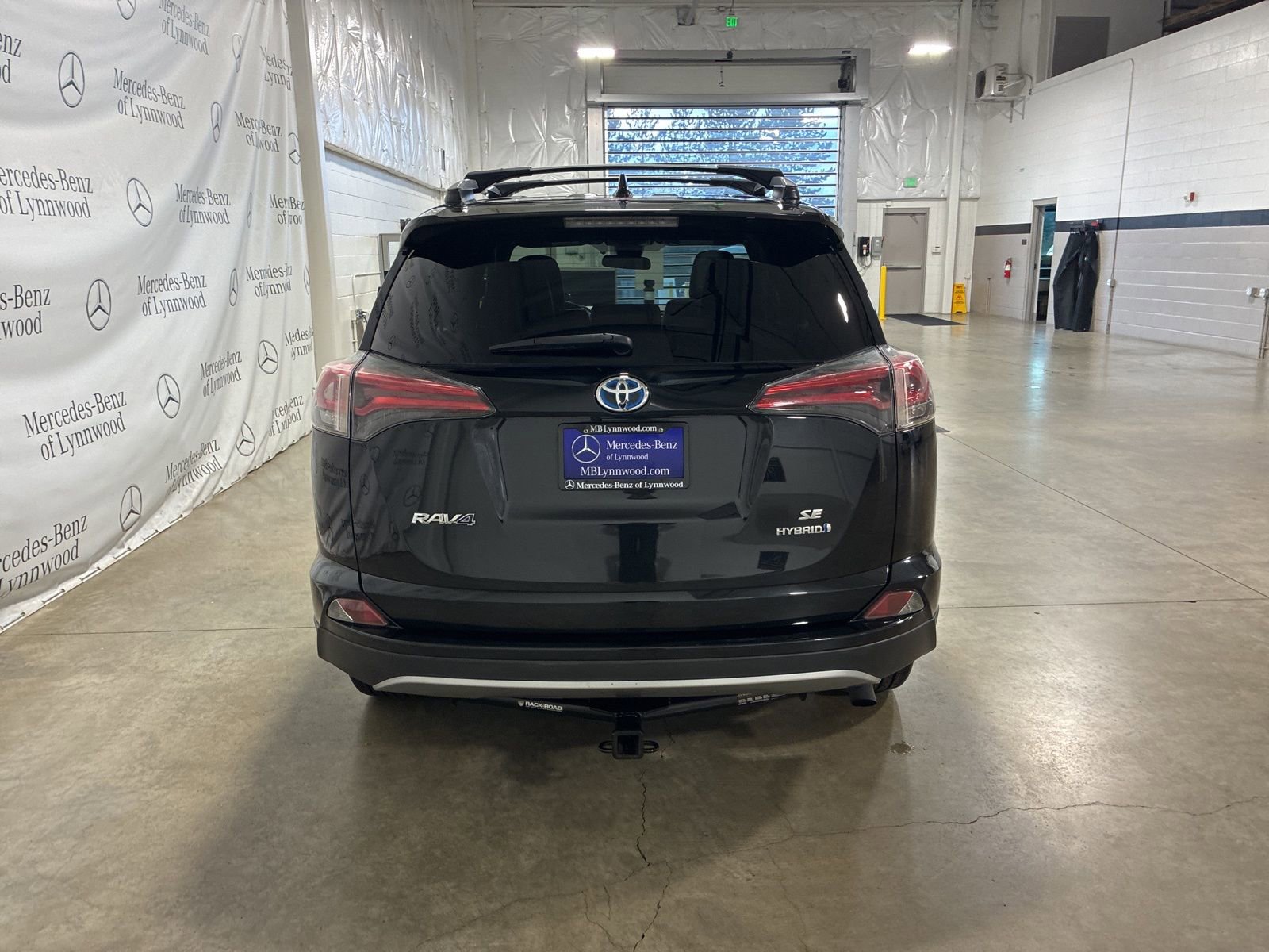 Used 2017 Toyota RAV4 SE image 5