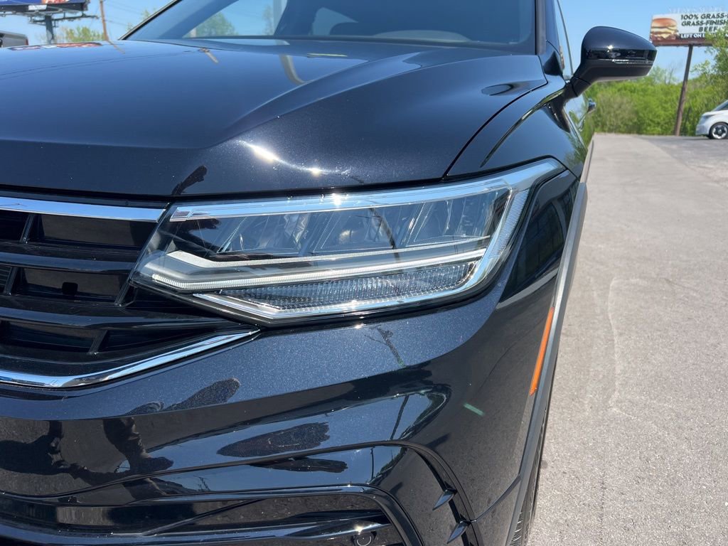 Certified 2024 Volkswagen Tiguan SE R-Line AWD/4WD image 9