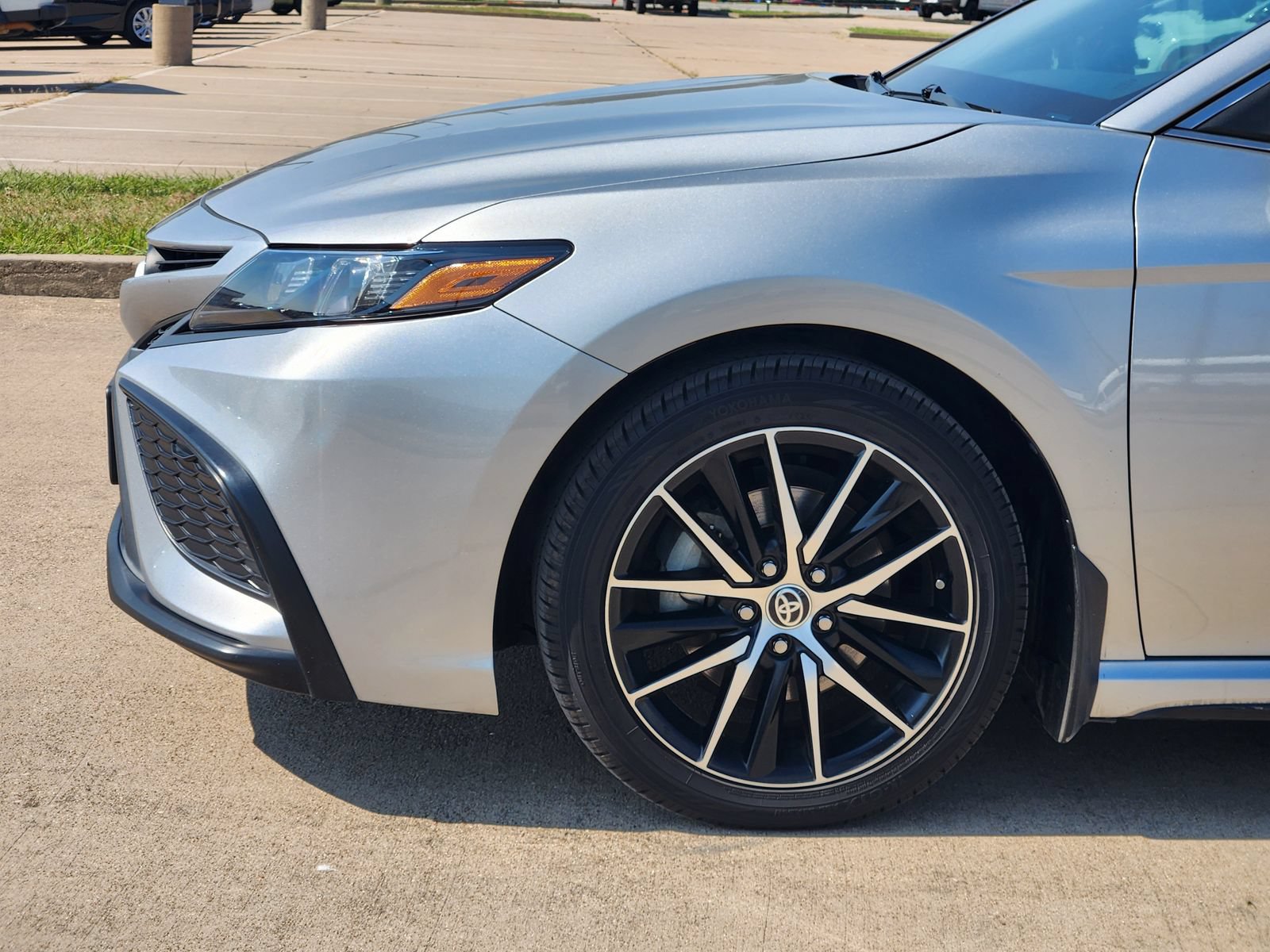 Used 2023 Toyota Camry SE w/ Convenience Package FWD image 10
