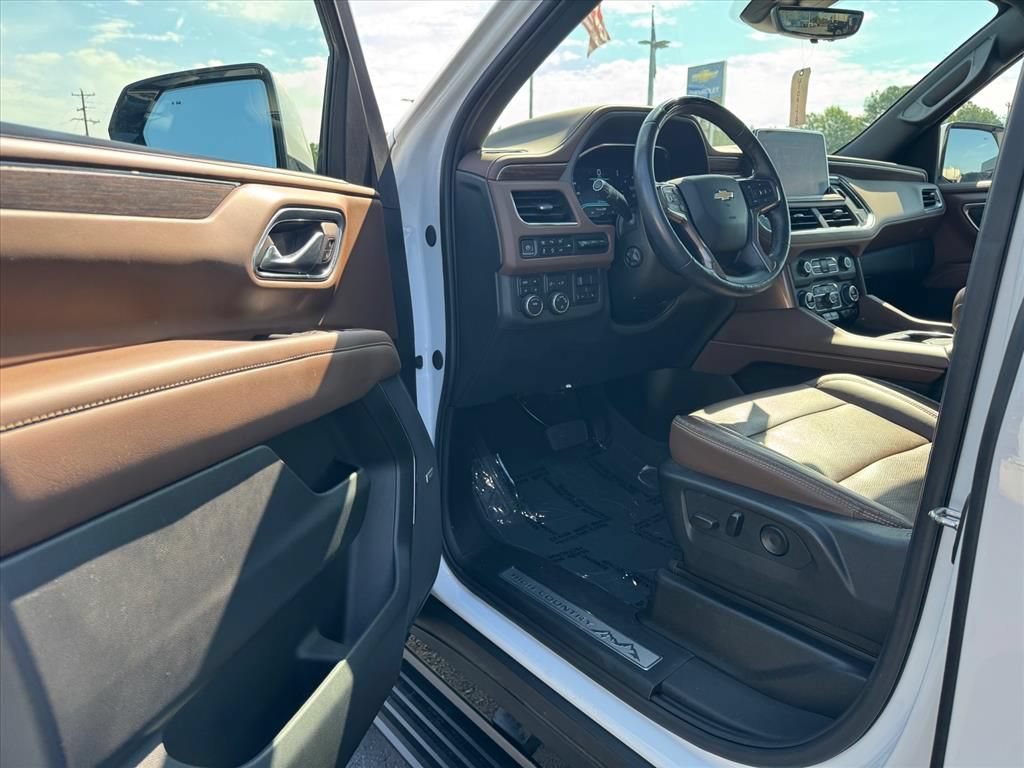 Used 2024 Chevrolet Suburban High Country w/ Advanced Technology Package AWD/4WD image 17