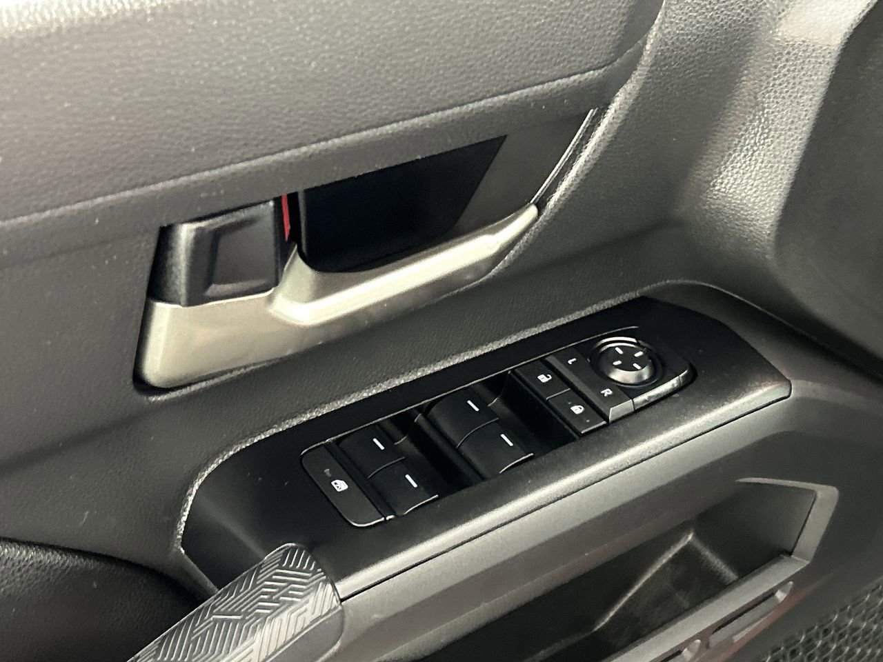 Used 2025 Toyota Tacoma TRD Sport image 18