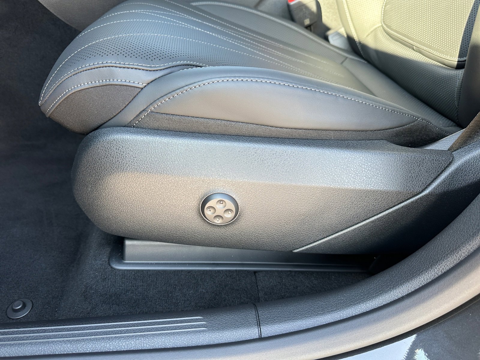 New 2026 Mercedes-Benz GLC 300 4MATIC image 13