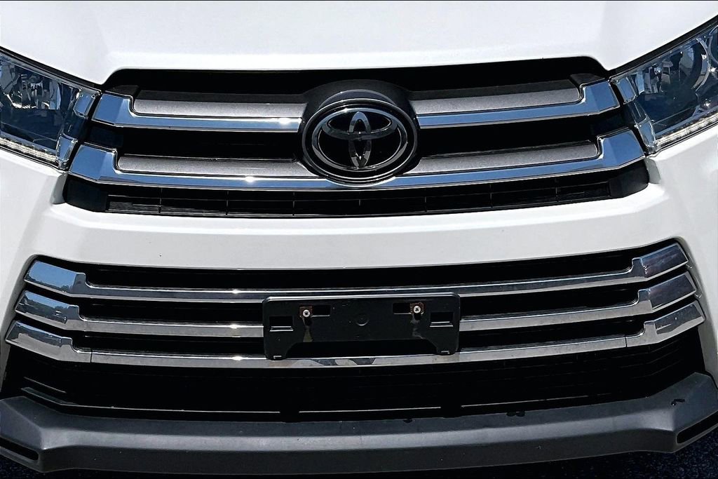 Used 2019 Toyota Highlander SE AWD/4WD image 34