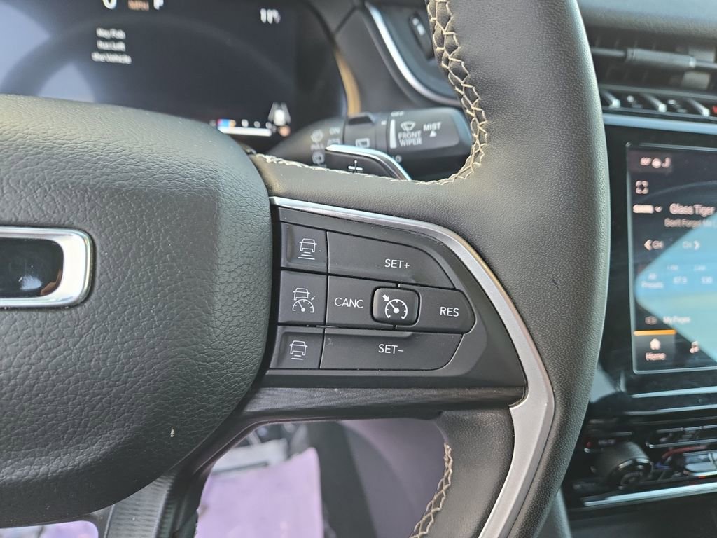 Used 2023 Jeep Grand Cherokee L Laredo image 20