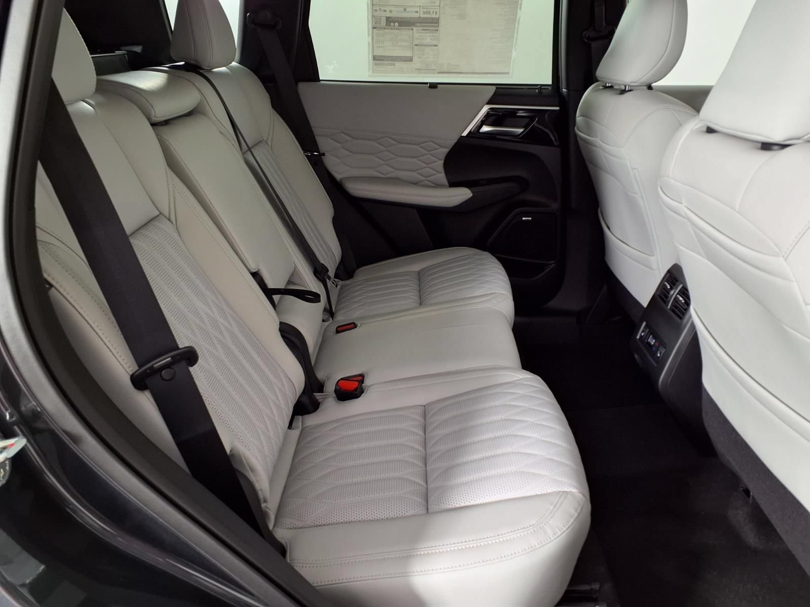 New 2026 Mitsubishi Outlander SEL AWD/4WD image 11