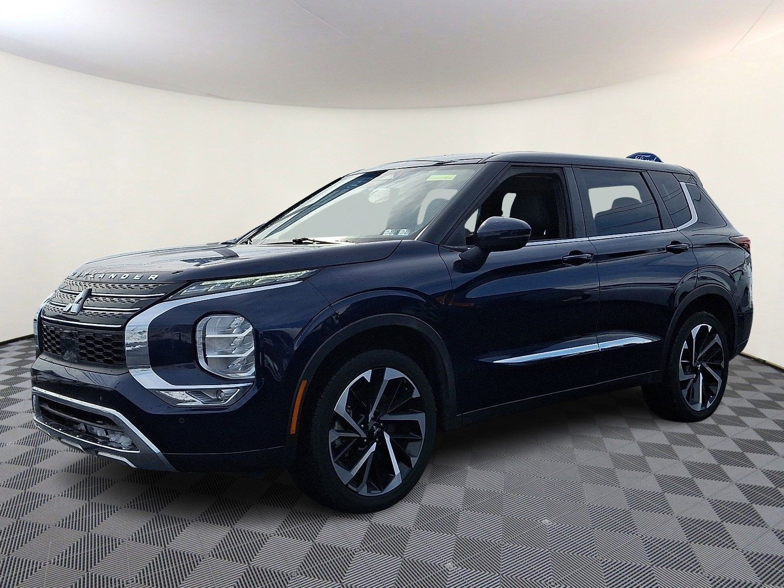 Used 2024 Mitsubishi Outlander SE image 3