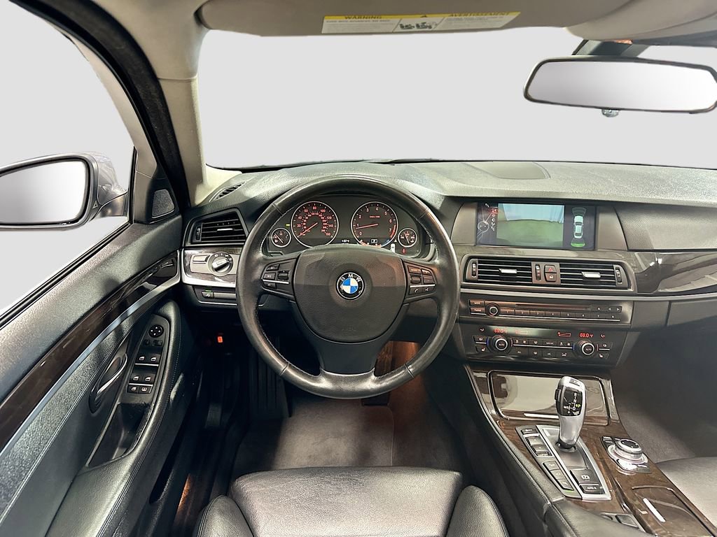 Used 2013 BMW 550i xDrive Sedan image 25