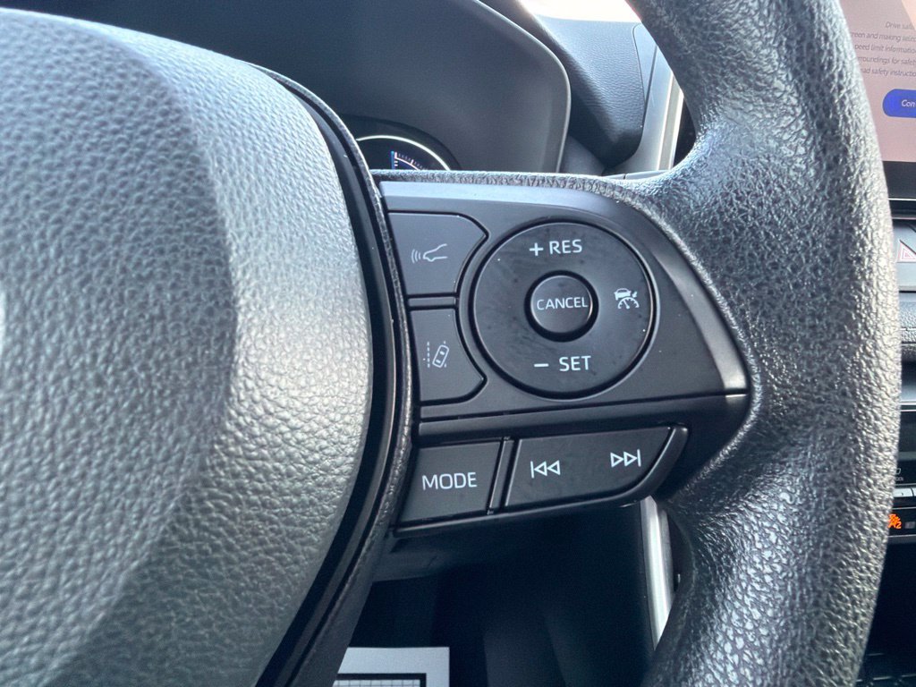 Used 2025 Toyota RAV4 XLE AWD/4WD image 30