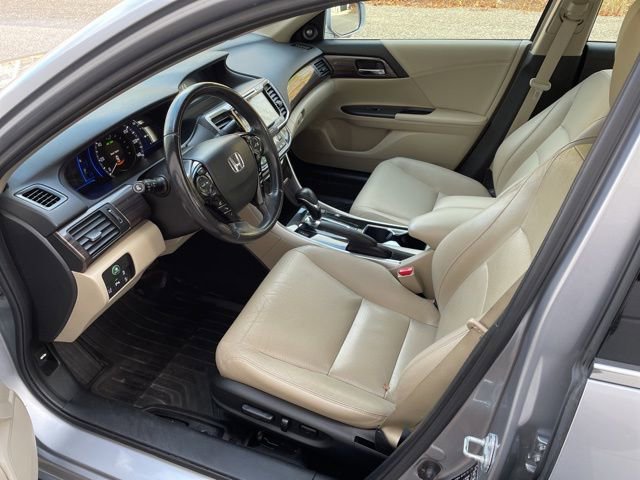 Used 2017 Honda Accord Touring image 14