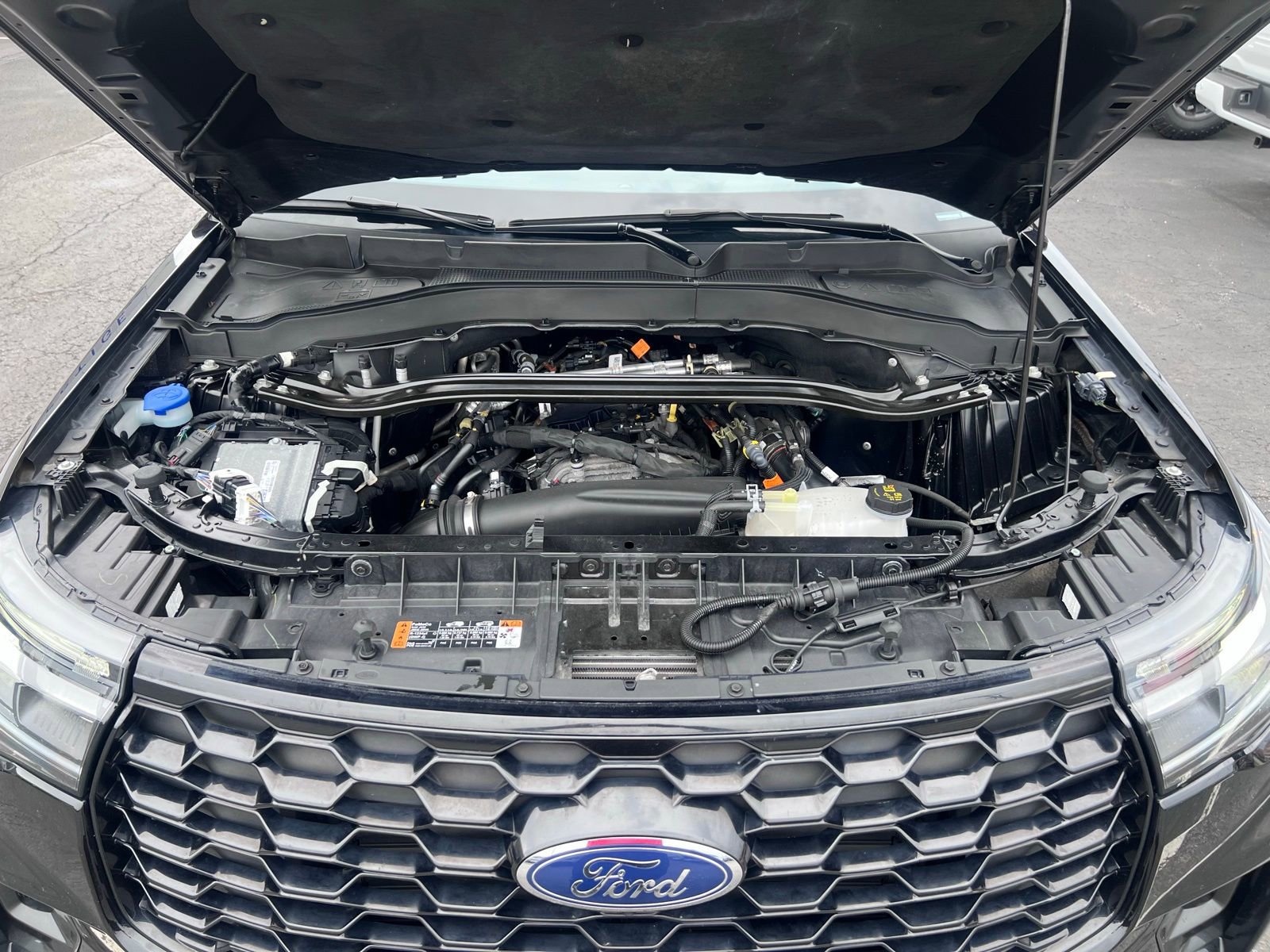 Used 2025 Ford Explorer ST-Line w/ Premium Package AWD/4WD image 3