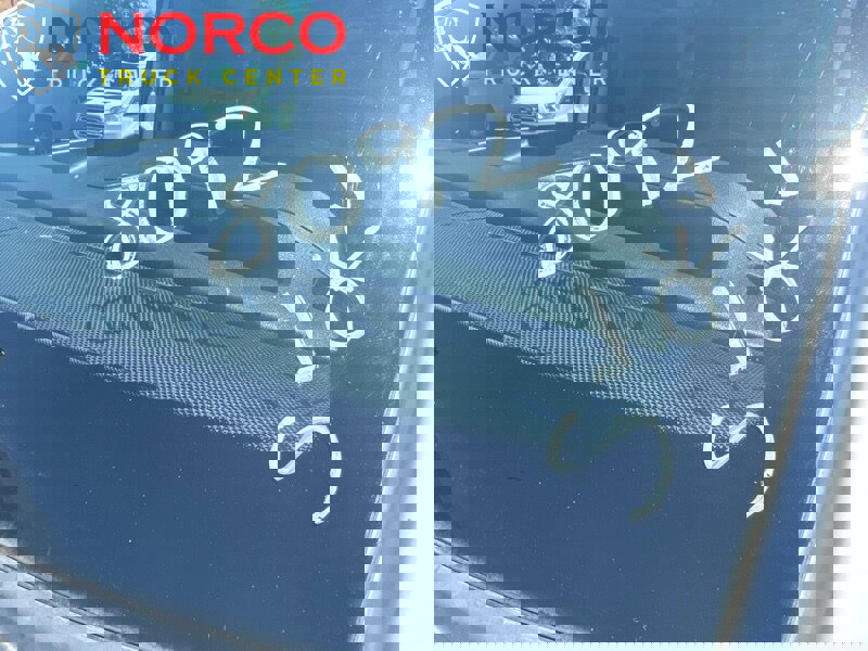 Used 2017 Mercedes-Benz Metris w/ Driver Efficiency Package image 27