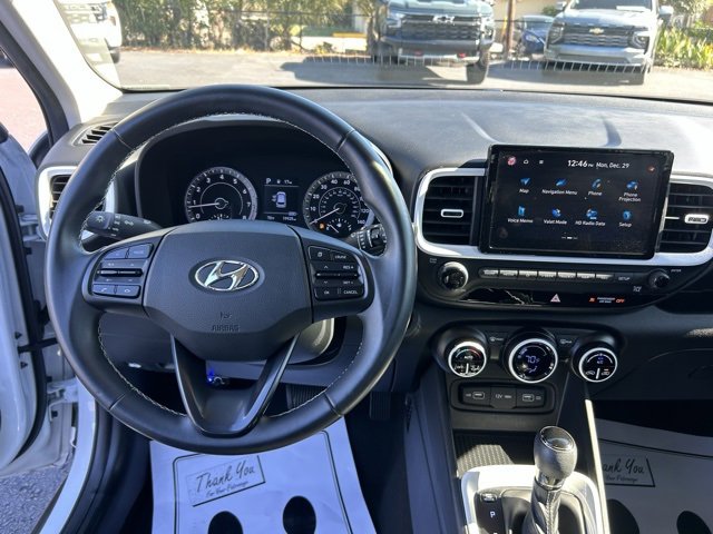 Used 2022 Hyundai Venue Limited image 17