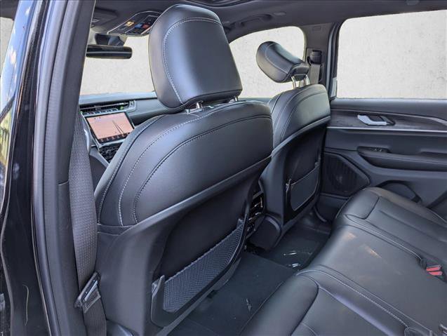 New 2025 Jeep Grand Cherokee Limited w/ Black Appearance Package image 25
