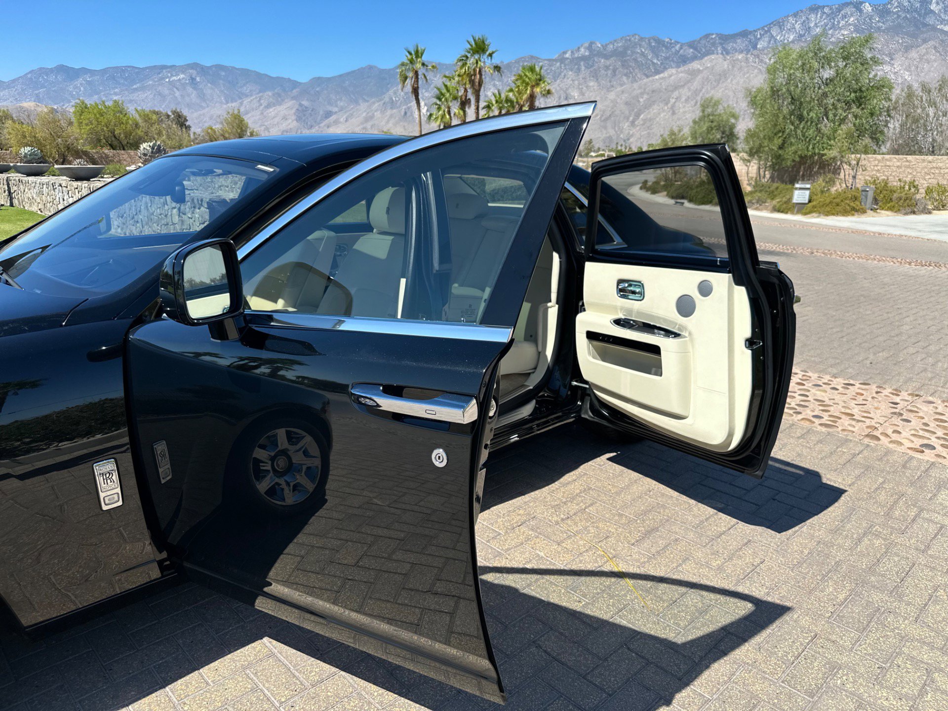 Used 2011 Rolls-Royce Ghost image 32