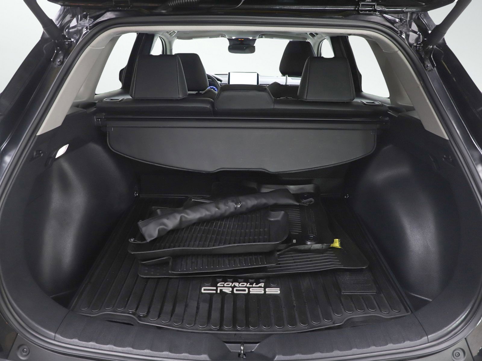 Used 2026 Toyota Corolla Cross XLE w/ Convenience Package image 9