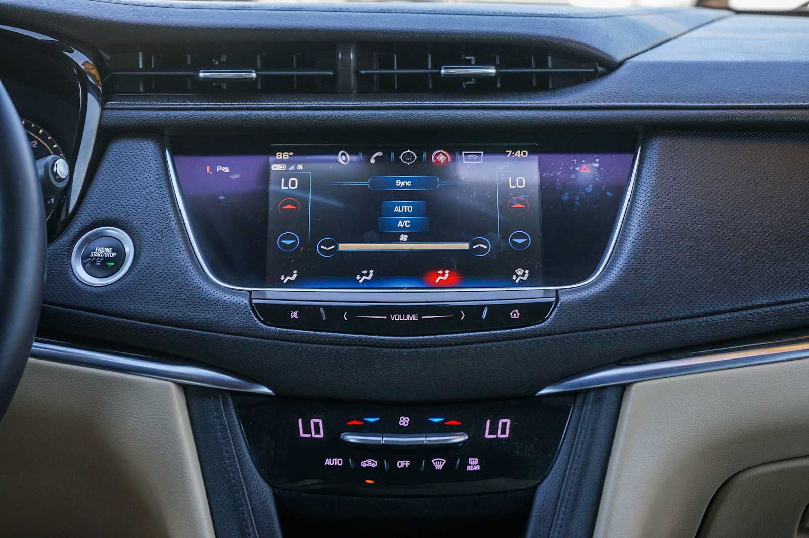 Used 2018 Cadillac XT5 FWD image 14
