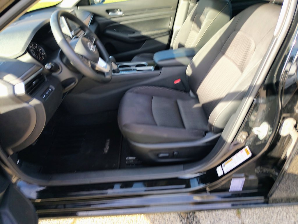 Used 2024 Nissan Altima 2.5 SV FWD image 24