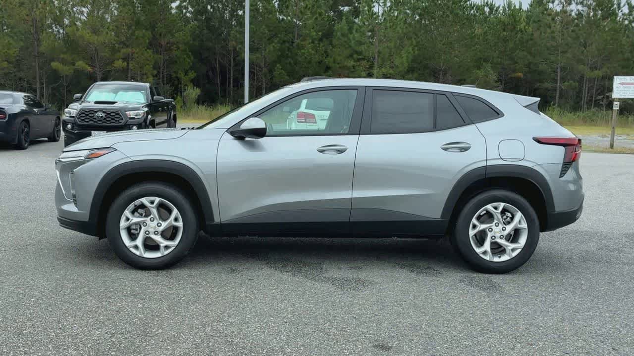 New 2026 Chevrolet Trax LS w/ LS Convenience Package FWD image 5