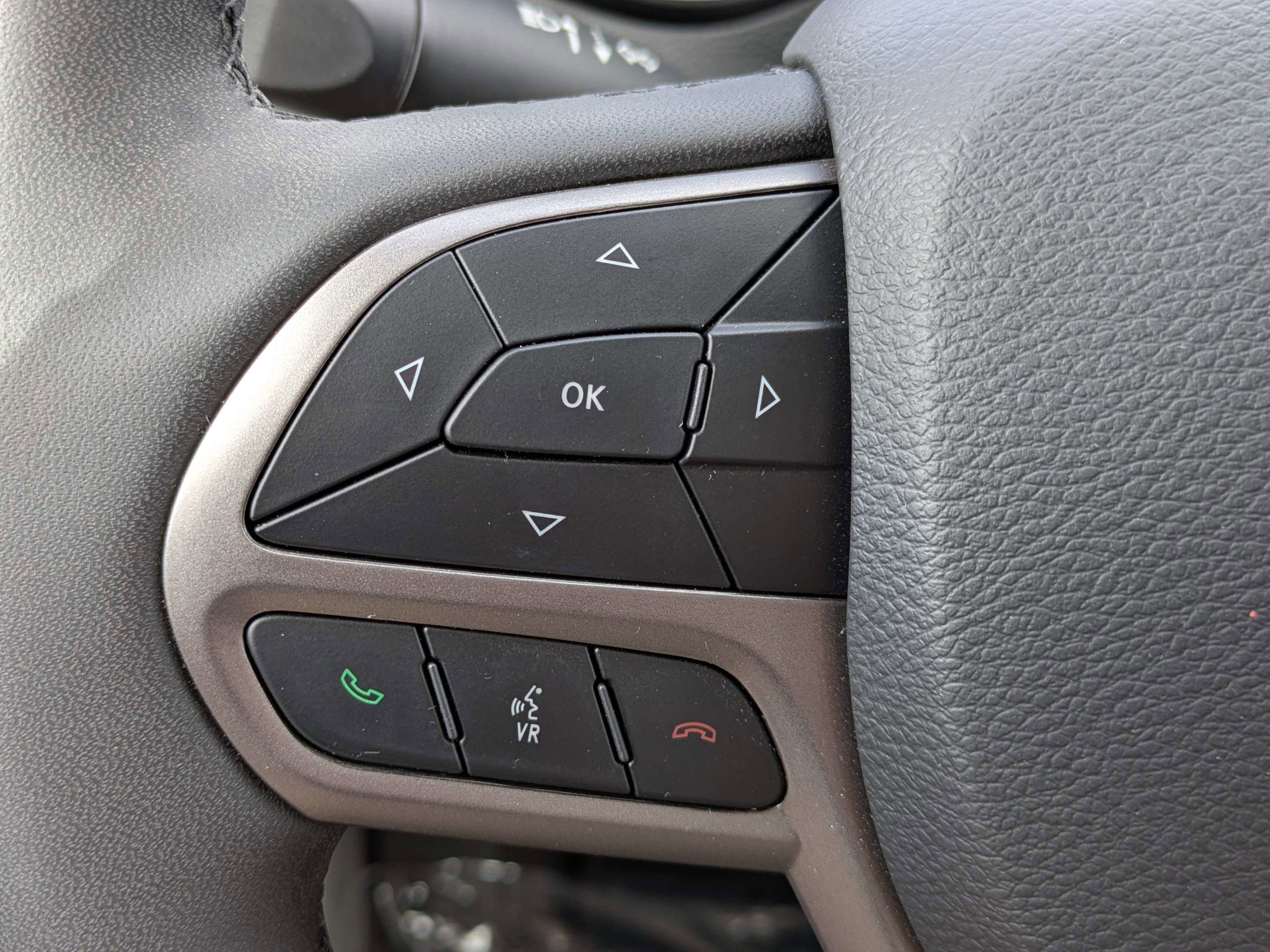 Used 2021 Jeep Cherokee Limited image 23