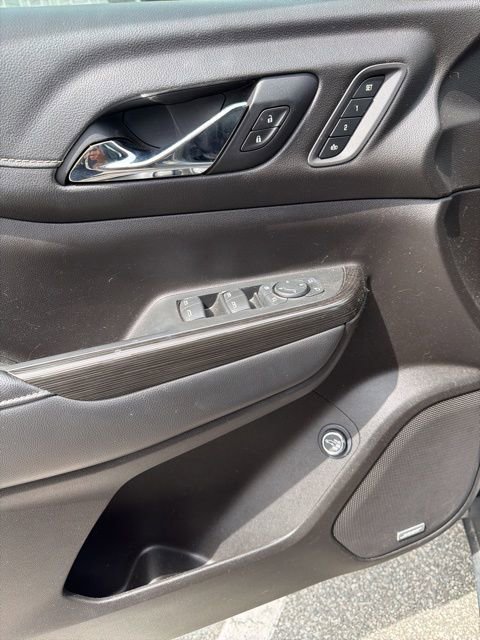 Used 2021 GMC Acadia SLT w/ Elevation Edition image 7