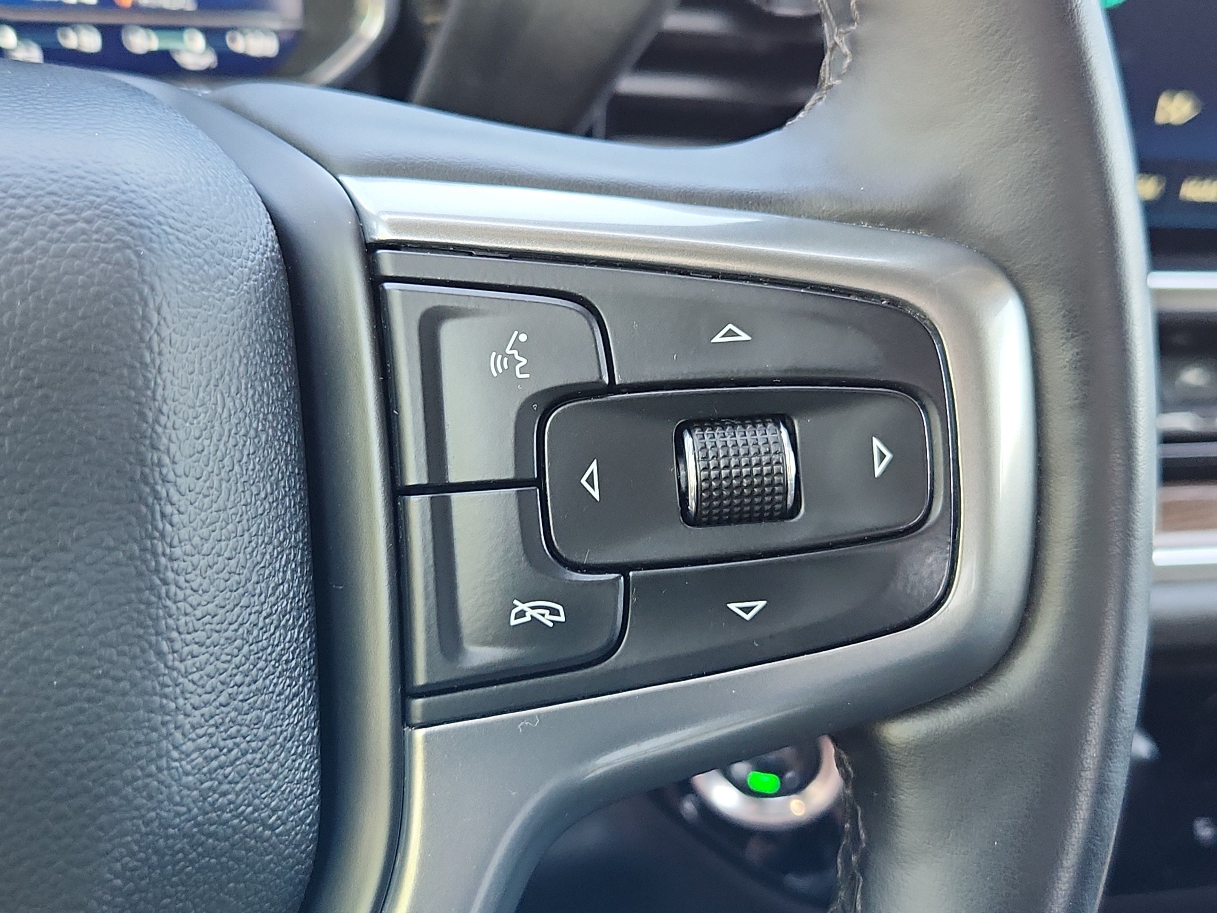 Used 2025 Chevrolet Silverado 1500 LT AWD/4WD image 22