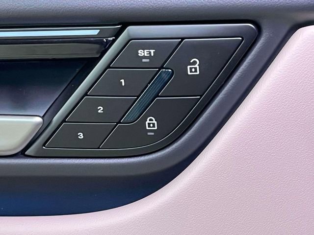 New 2026 Porsche Macan 4 Electric image 40